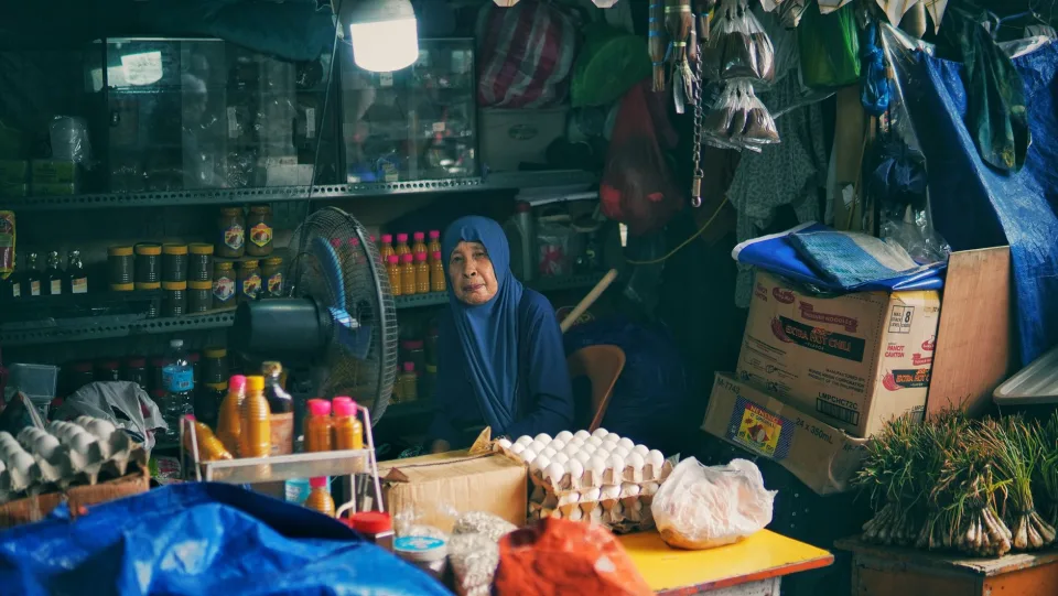 Kệ hàng trước cửa